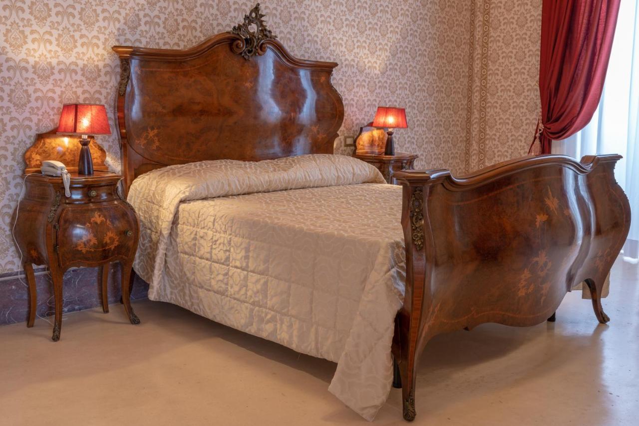 Il Cavaliere Al Borgo Antico Hotel Копертино Екстериор снимка