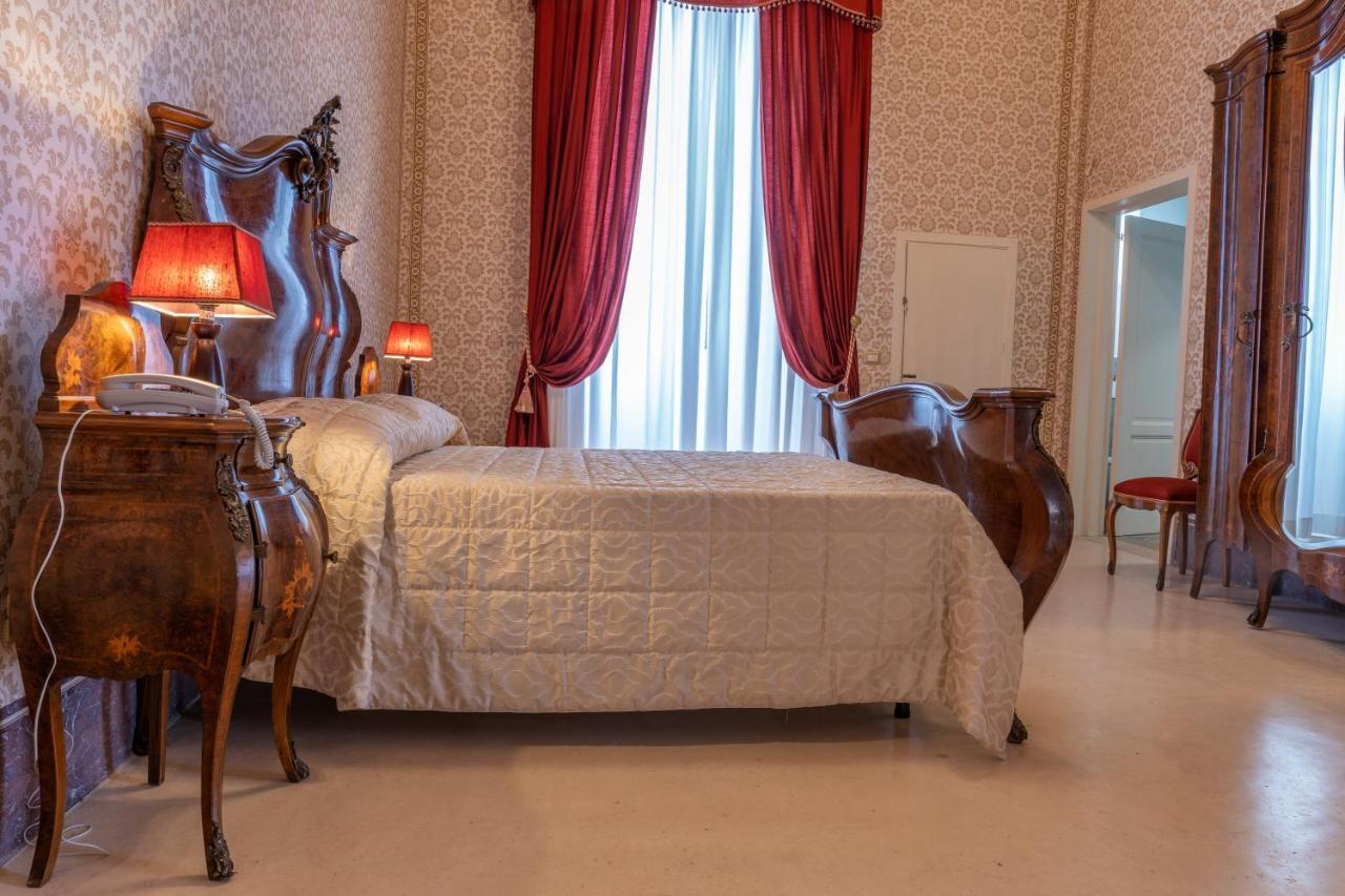 Il Cavaliere Al Borgo Antico Hotel Копертино Екстериор снимка