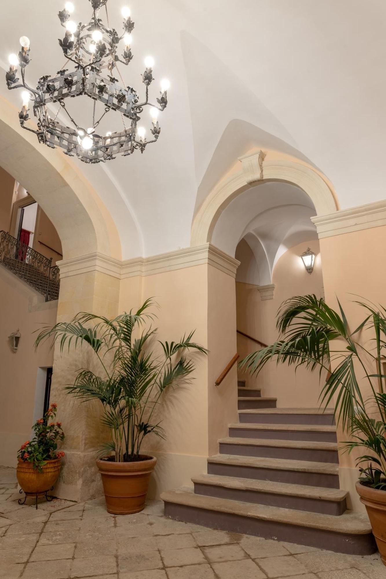 Il Cavaliere Al Borgo Antico Hotel Копертино Екстериор снимка